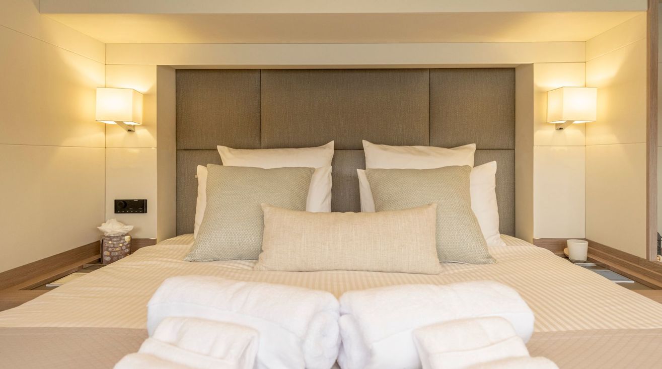 SEMPER FIDELIS Yacht Charter Details, Fountaine Pajot CHARTERWORLD